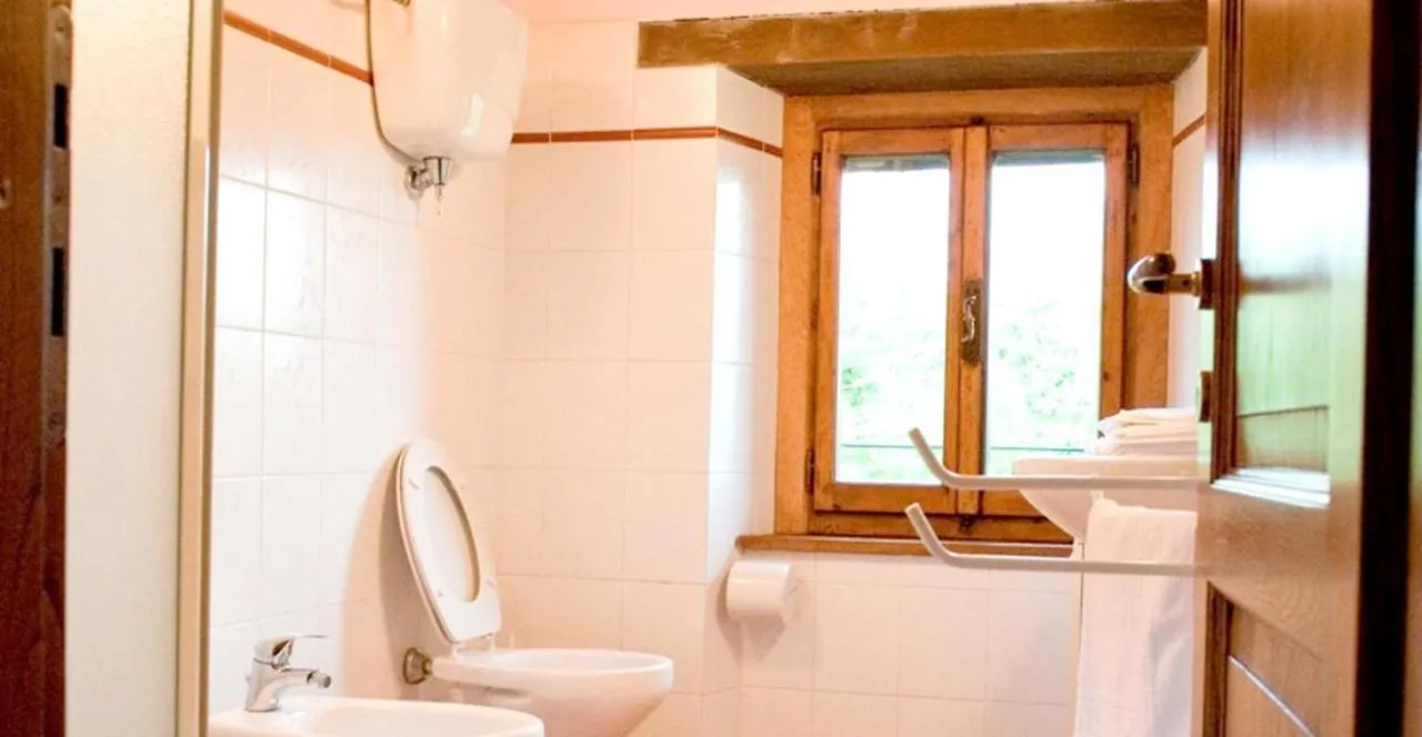 Charming Apartment In Caprese Michelangelo, Shared Pool. アレッツォ